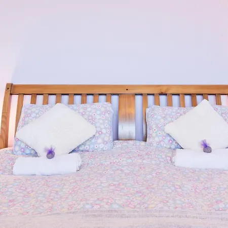 Casa de hóspedes In Guest - Modern Cosy 15 Mins To Dublin Airport City *