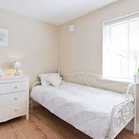 In Guest - Modern Cosy 15 Mins To Dublin Airport City